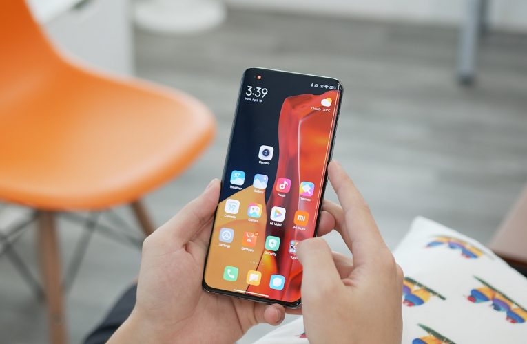 La nueva ofensiva de Xiaomi: el poder compacto del Xiaomi 15 frente a la brutal autonomía del Redmi A7 Pro